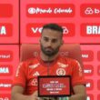 Thiago Maia ‘tira onda’ de Wesley durante transmissão do Inter